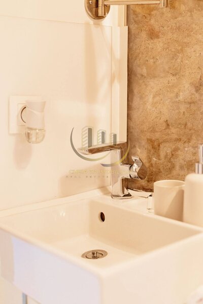 Apartament cu farmec istoric – 40 mp, parter, in centrul orasului