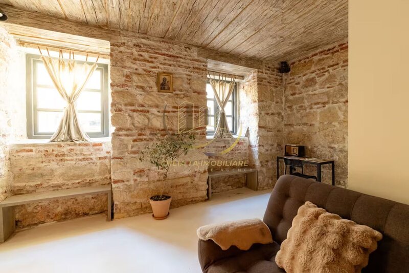 Apartament cu farmec istoric – 40 mp, parter, in centrul orasului