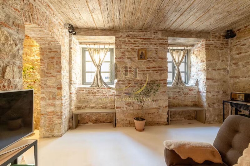 Apartament cu farmec istoric – 40 mp, parter, in centrul orasului