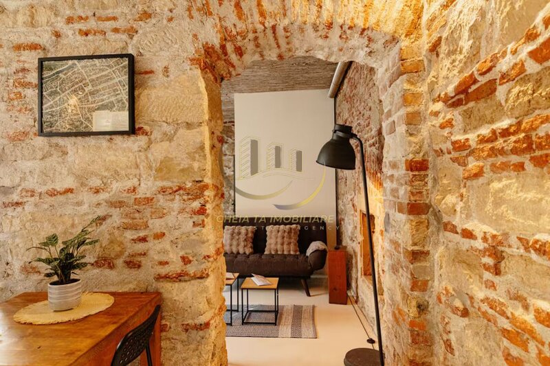 Apartament cu farmec istoric – 40 mp, parter, in centrul orasului