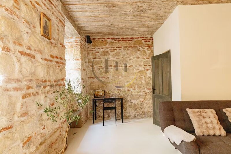 Apartament cu farmec istoric – 40 mp, parter, in centrul orasului