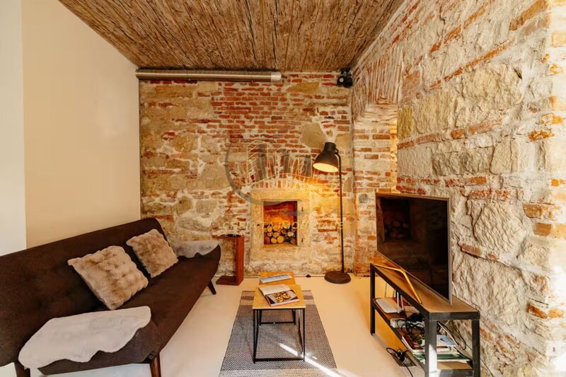 Apartament cu farmec istoric – 40 mp, parter, in centrul orasului